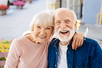 Couple de seniors en résidence de luxe à Louvain-la-Neuve