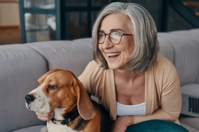 Les animaux ont de nombreux bienfaits sur les seniors.