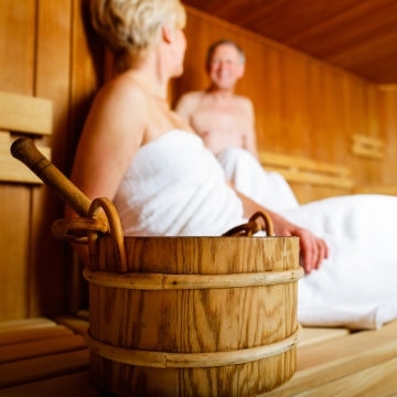 Le sauna et le hammam pour les seniors : quels bienfaits apportent-ils ?